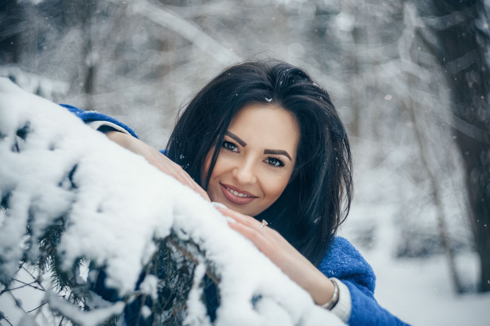 Canon EOS 6D Mark II sample photo. Girl, forest, atmospheric photography