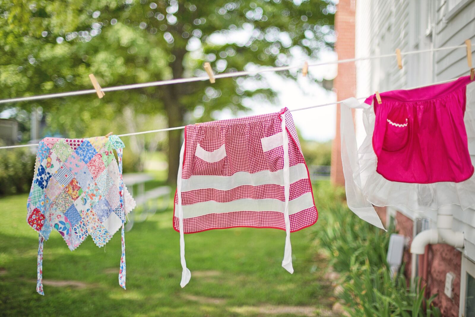 Canon EF 50mm F1.4 USM sample photo. Aprons, vintage, clothesline photography