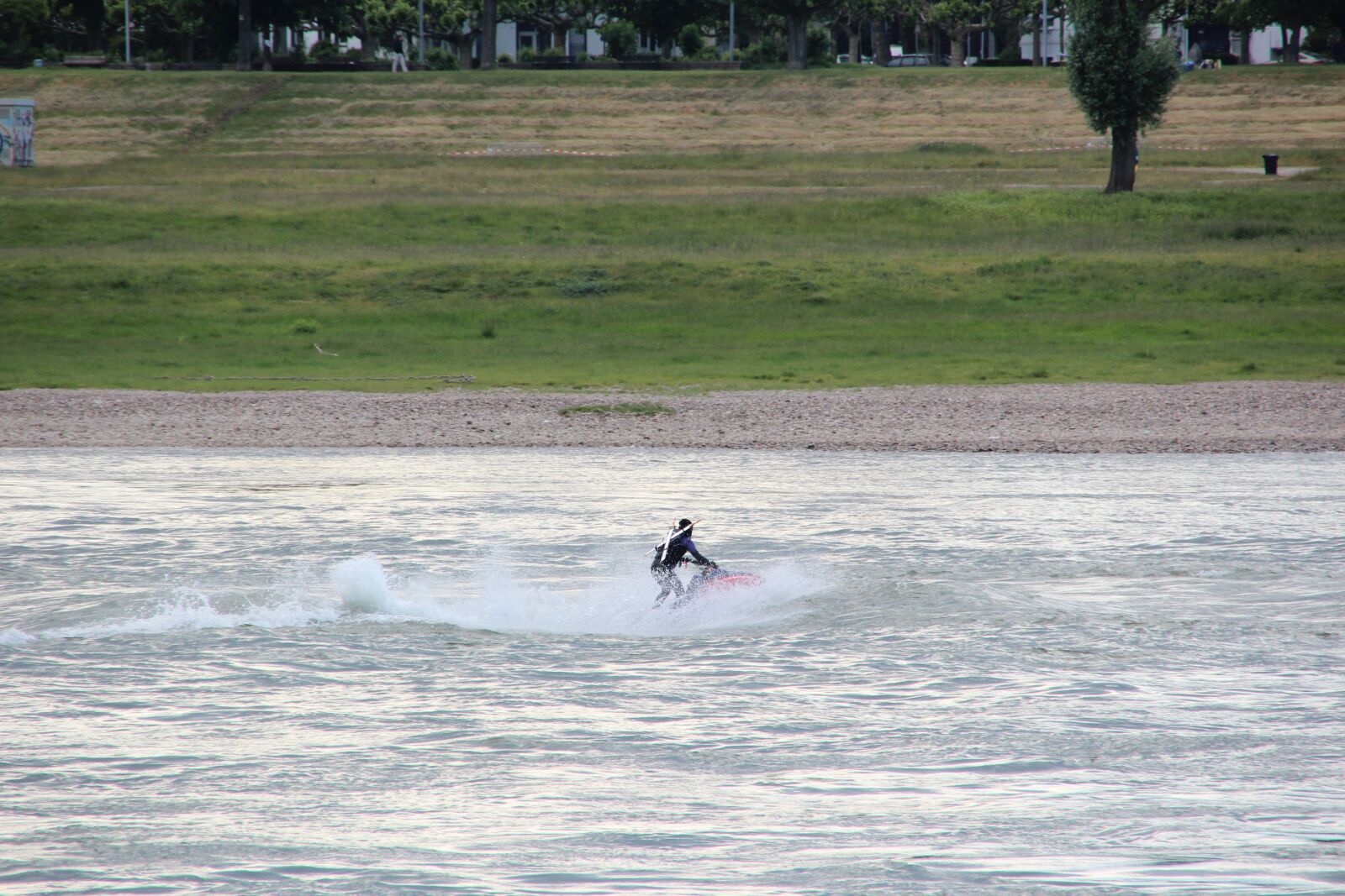 Canon EOS 600D (Rebel EOS T3i / EOS Kiss X5) sample photo. Jet ski, rhine, drive photography