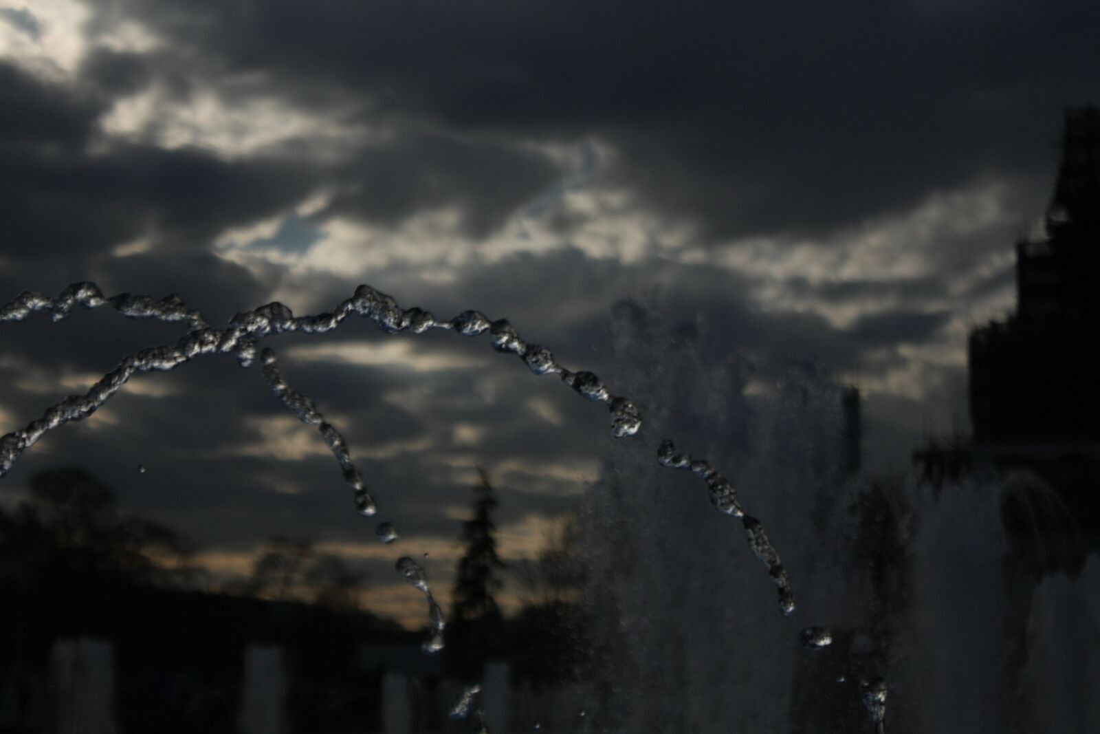 Canon EOS 450D (EOS Rebel XSi / EOS Kiss X2) sample photo. Water, freezing, stop time photography