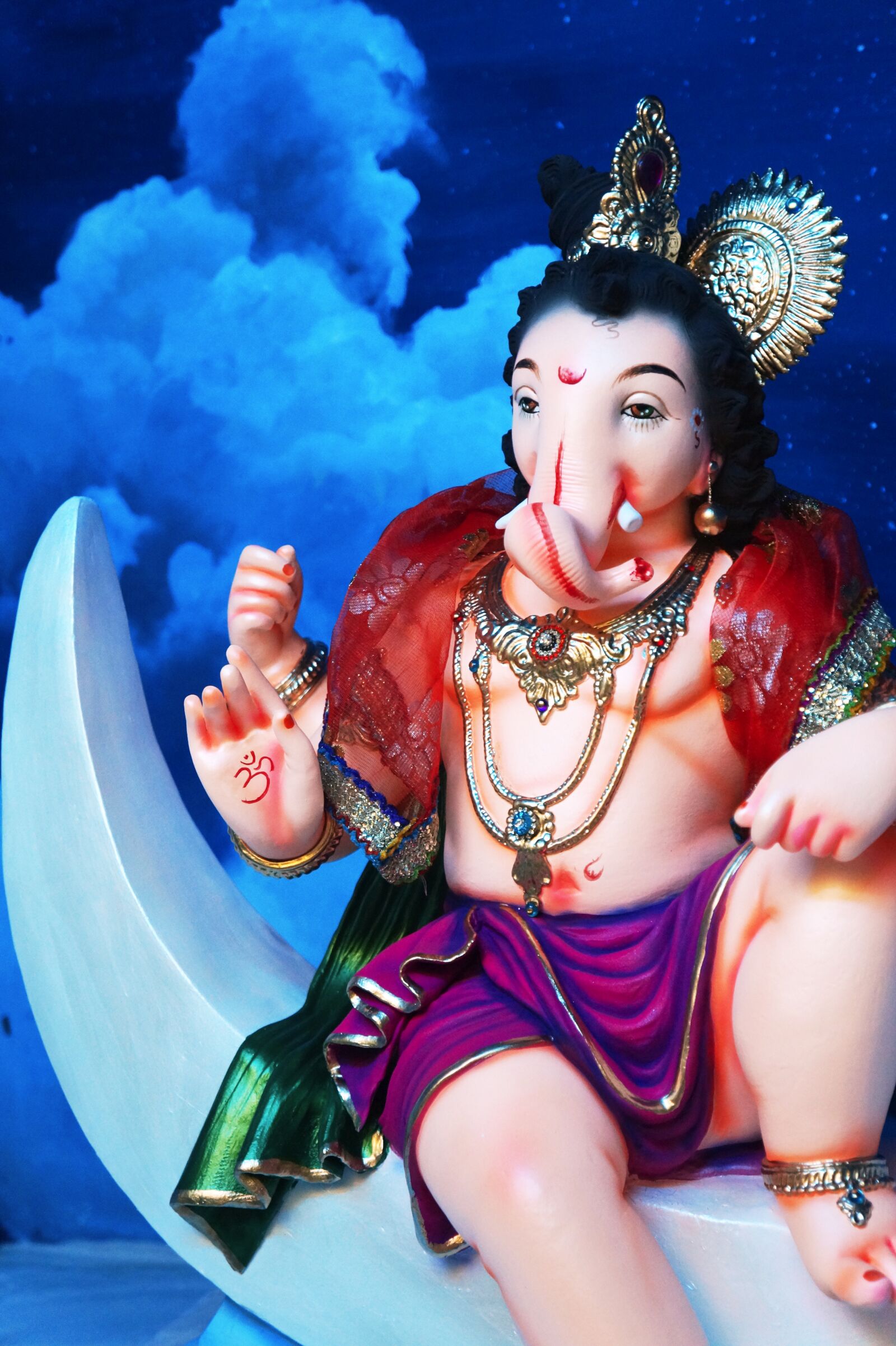 Sony Alpha a3000 + Sony E 18-55mm F3.5-5.6 OSS sample photo. God, love, ganesh photography