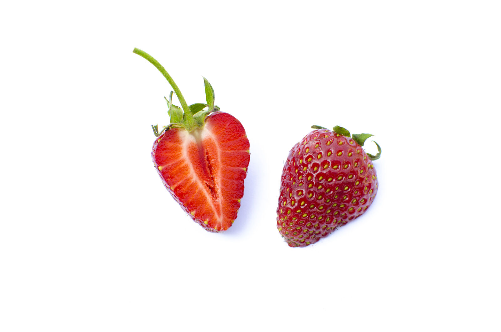 Nikon D5100 + Nikon AF-S DX Nikkor 35mm F1.8G sample photo. Background, beautiful, berry, closeup photography