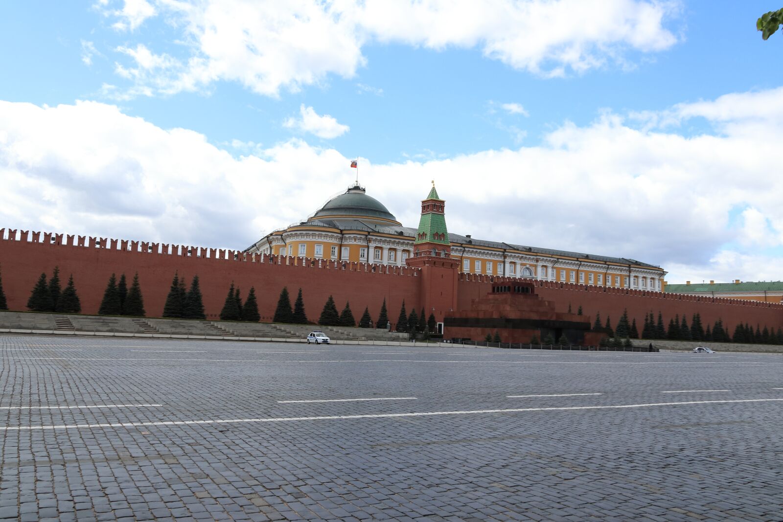 Canon EOS 77D (EOS 9000D / EOS 770D) sample photo. Red, area, russia photography