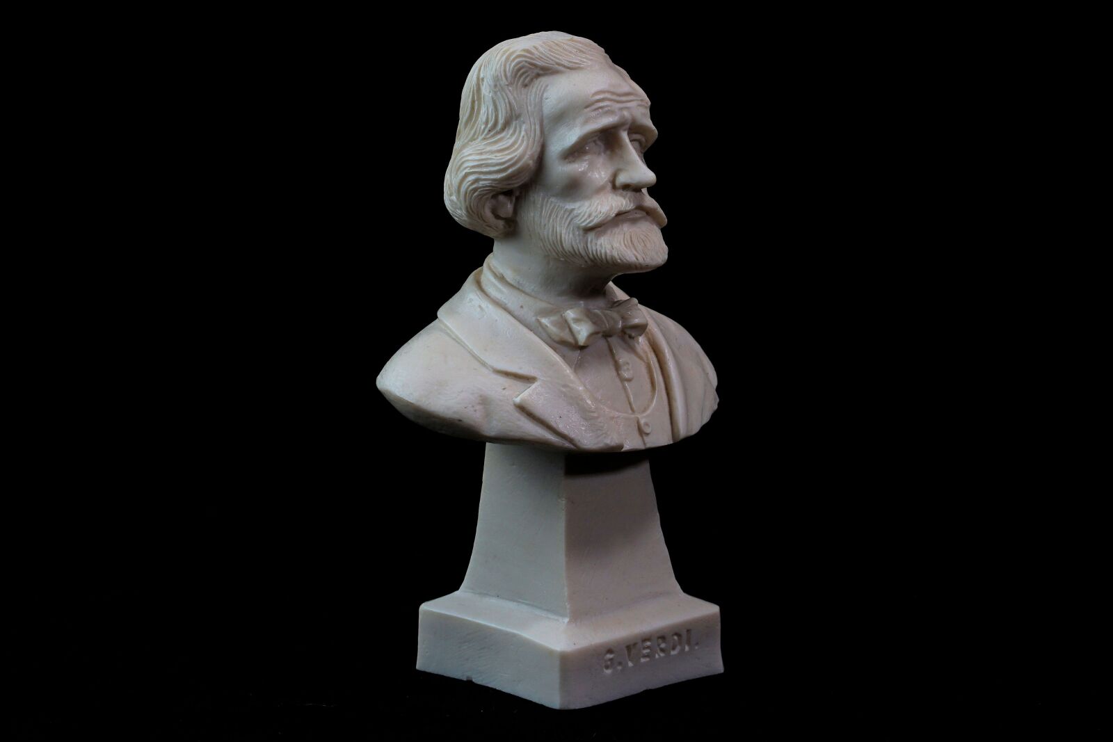 Sony a7 II + Sony FE 85mm F1.8 sample photo. Sculpture, verdi, stone photography
