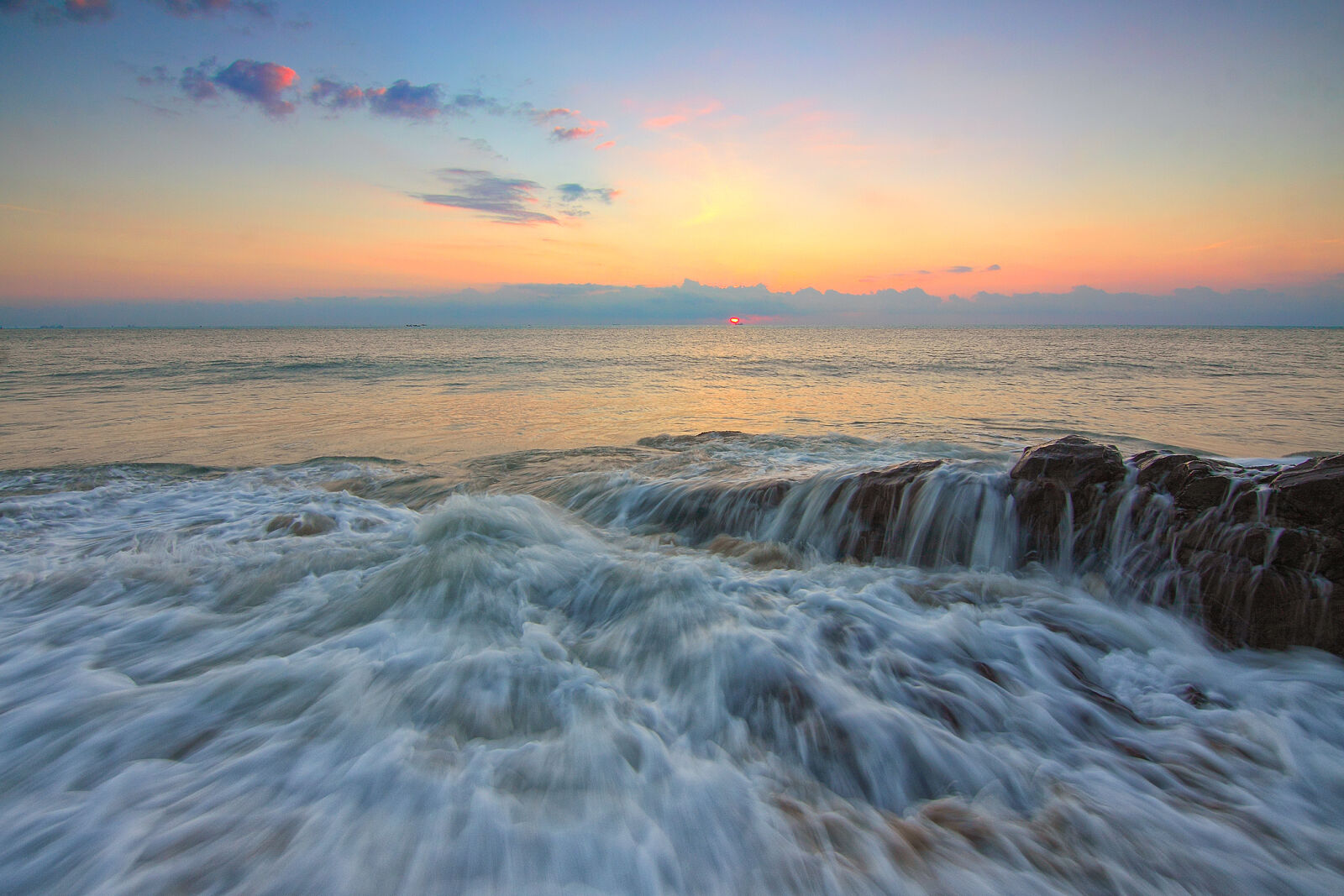 Canon EOS 50D sample photo. Beach, clouds, coast, dawn photography