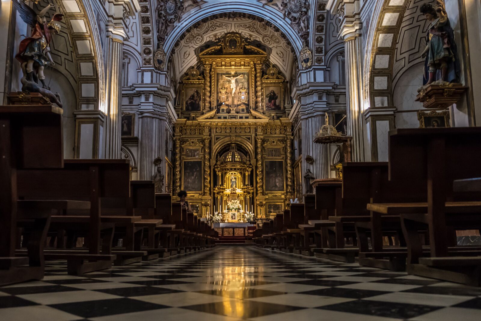 Fujifilm XF 18-55mm F2.8-4 R LM OIS sample photo. Church, banks, ceremony photography