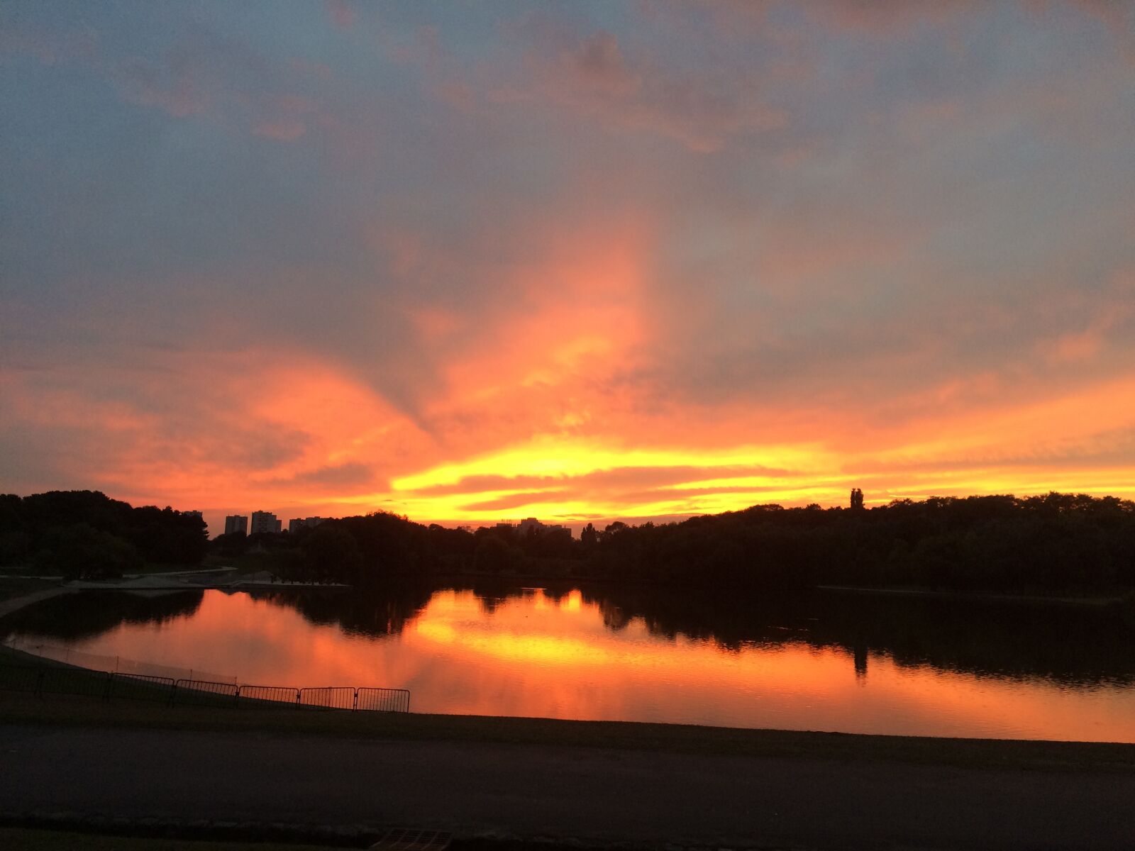 iPhone 5s back camera 4.15mm f/2.2 sample photo. Sunset, lake, red photography