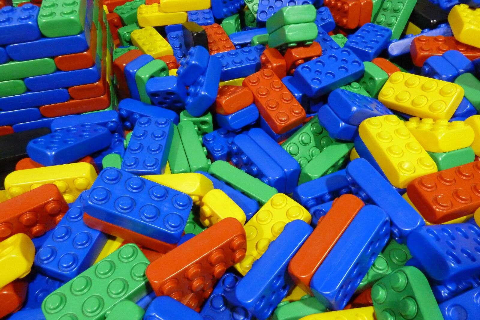 Panasonic Lumix DMC-ZS5 (Lumix DMC-TZ8) sample photo. Game, toy, bricks photography