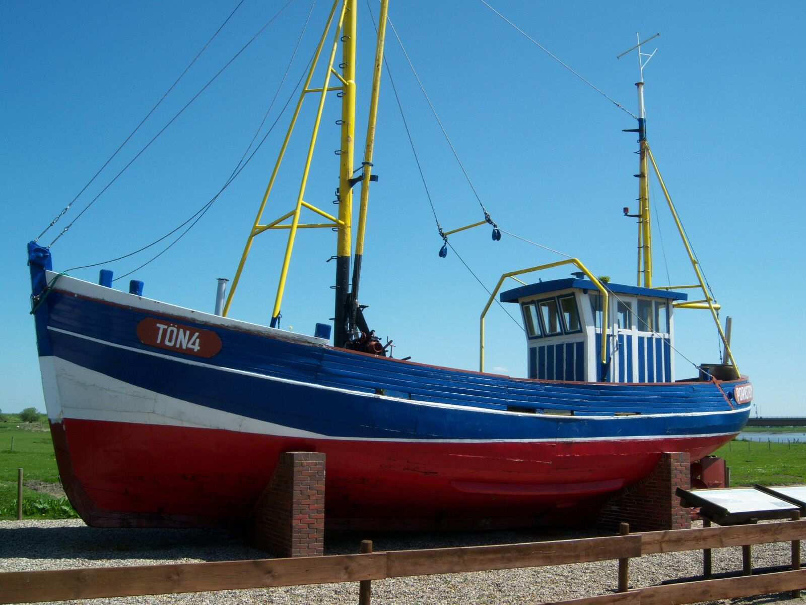 Kodak EASYSHARE V803 ZOOM DIGITAL CAMERA sample photo. Ship, boat, port photography