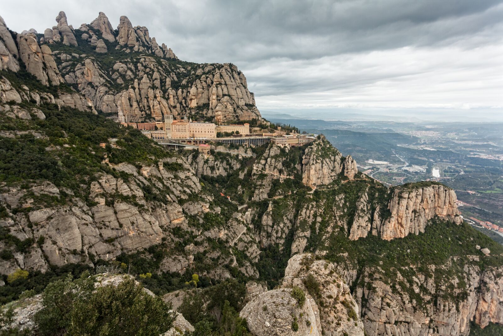 Canon EF 17-40mm F4L USM sample photo. Montserrat, barcelona, monastery photography