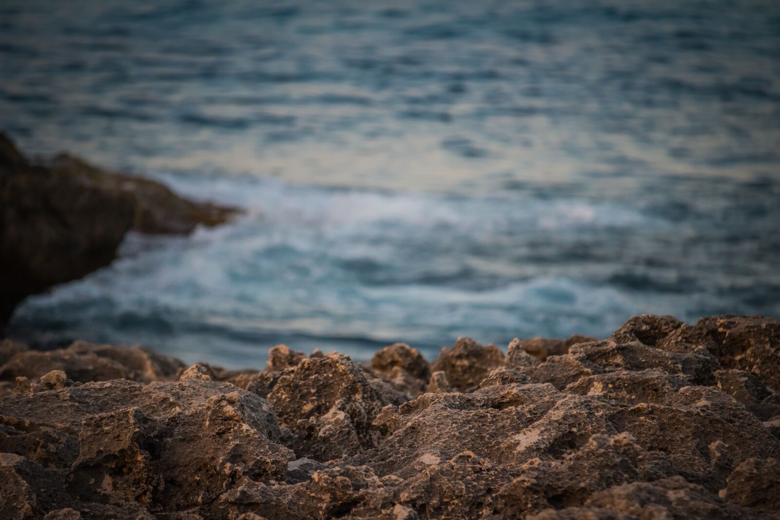 Canon EOS 100D (EOS Rebel SL1 / EOS Kiss X7) sample photo. Sea, blue sea, waves photography