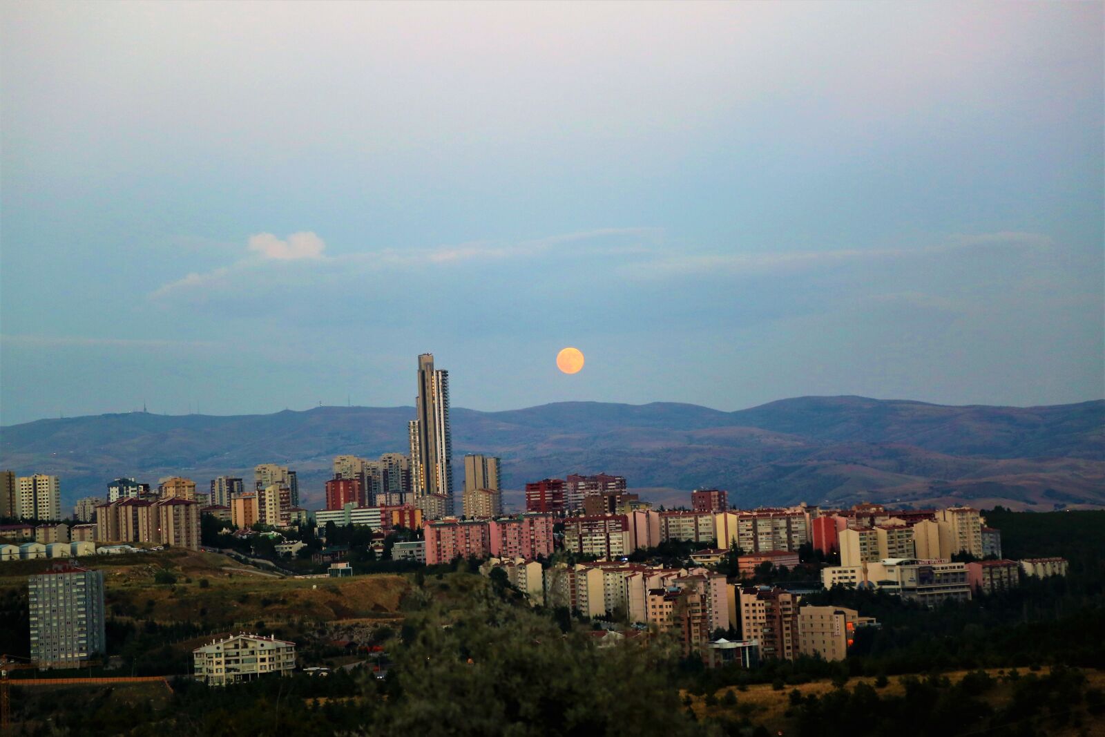 Canon EOS 5D Mark III sample photo. City, buildings, fullmoon photography