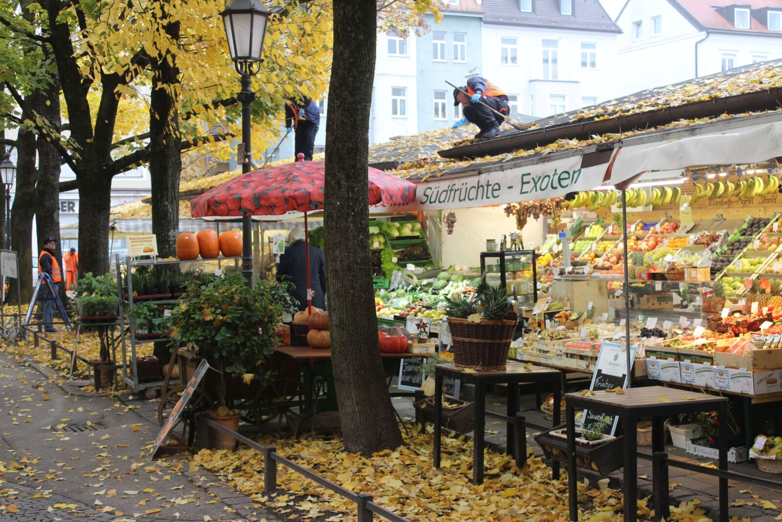 Canon EOS 600D (Rebel EOS T3i / EOS Kiss X5) sample photo. Munich, autumn, elisabeth market photography