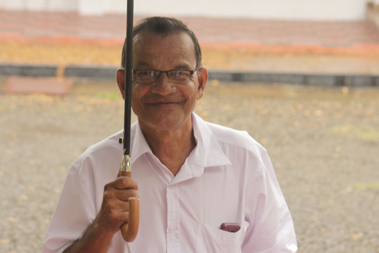 Canon EOS 550D (EOS Rebel T2i / EOS Kiss X4) sample photo. Old, smile photography