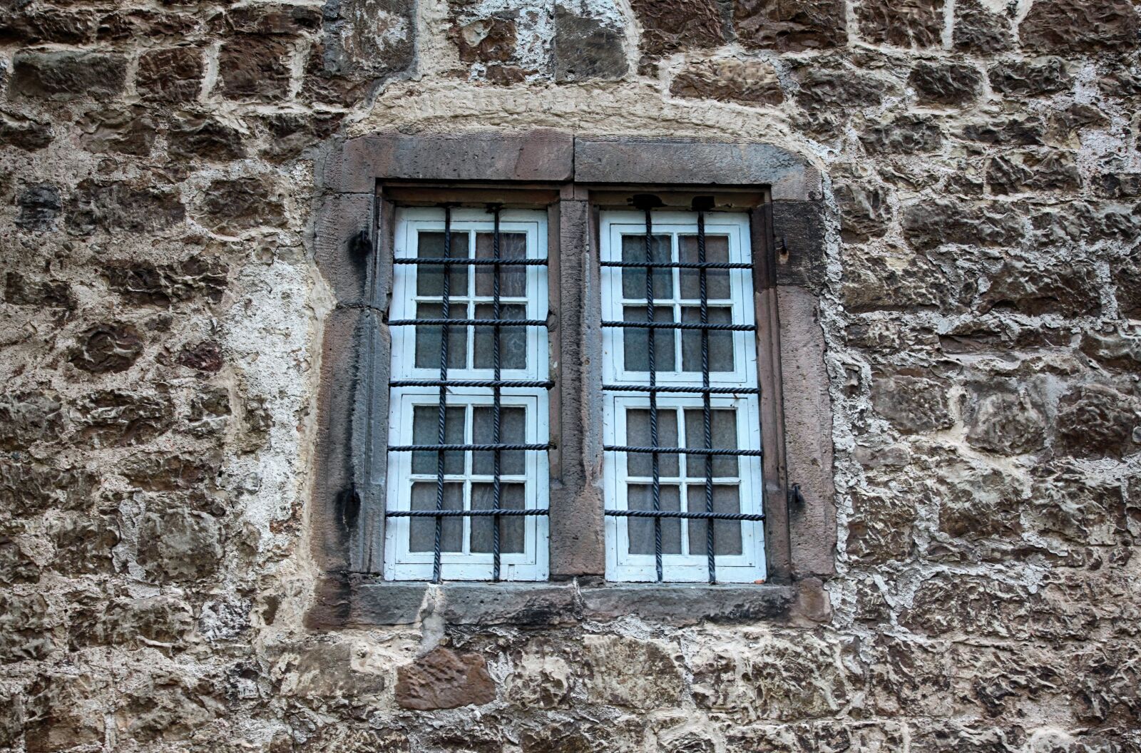 Canon EOS 5D Mark II sample photo. Window, old, closed photography