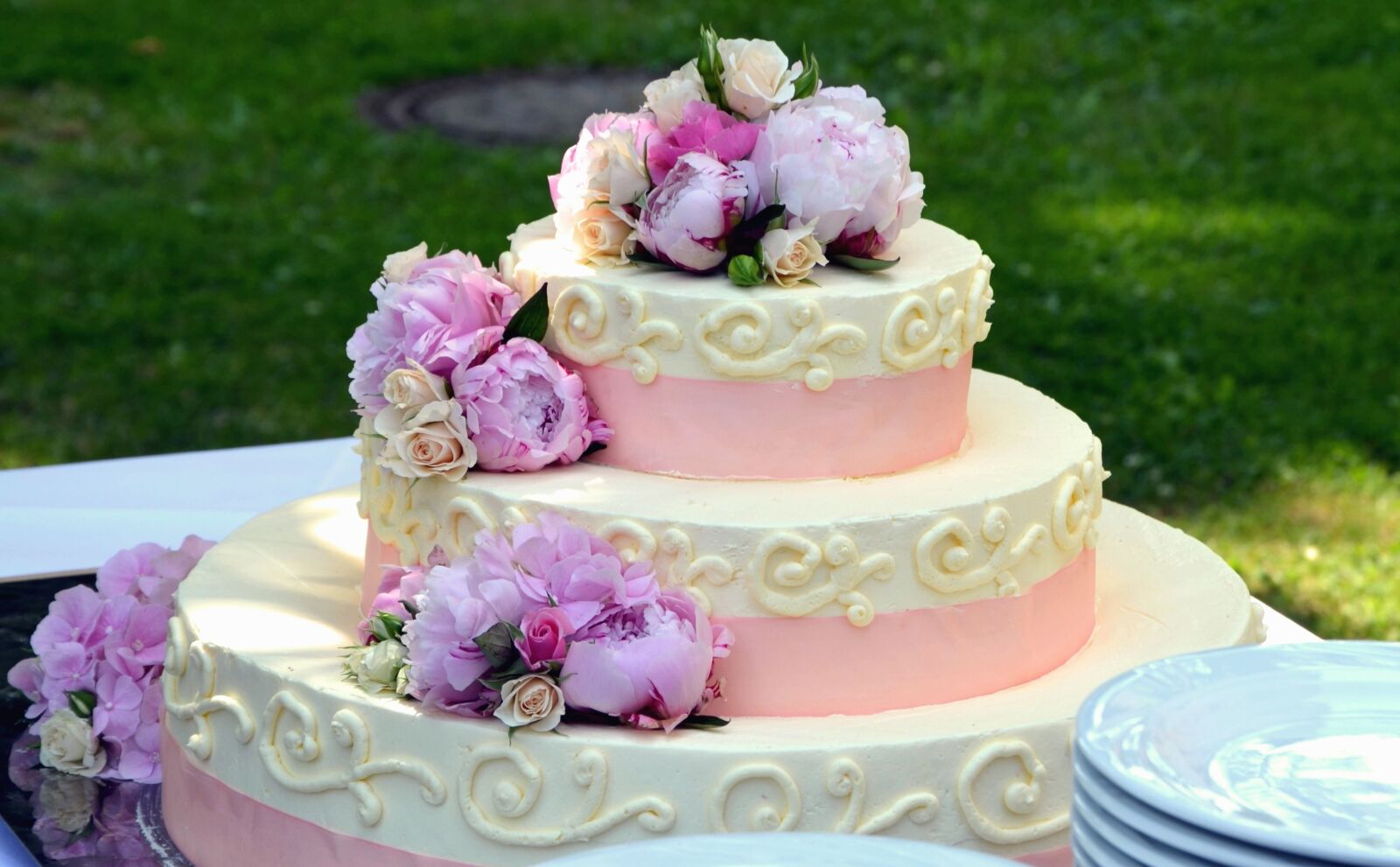 Nikon D5100 sample photo. Wedding cake, dessert, decoration photography