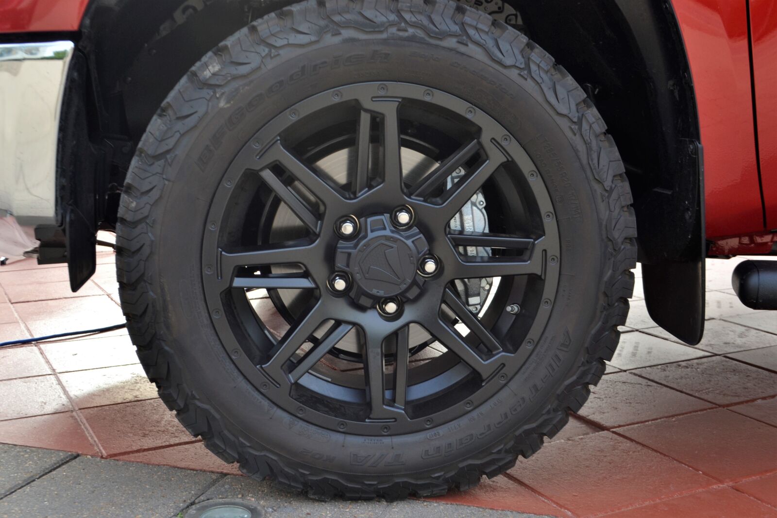 Nikon D3100 sample photo. Toyota tundra, tire, wheel photography
