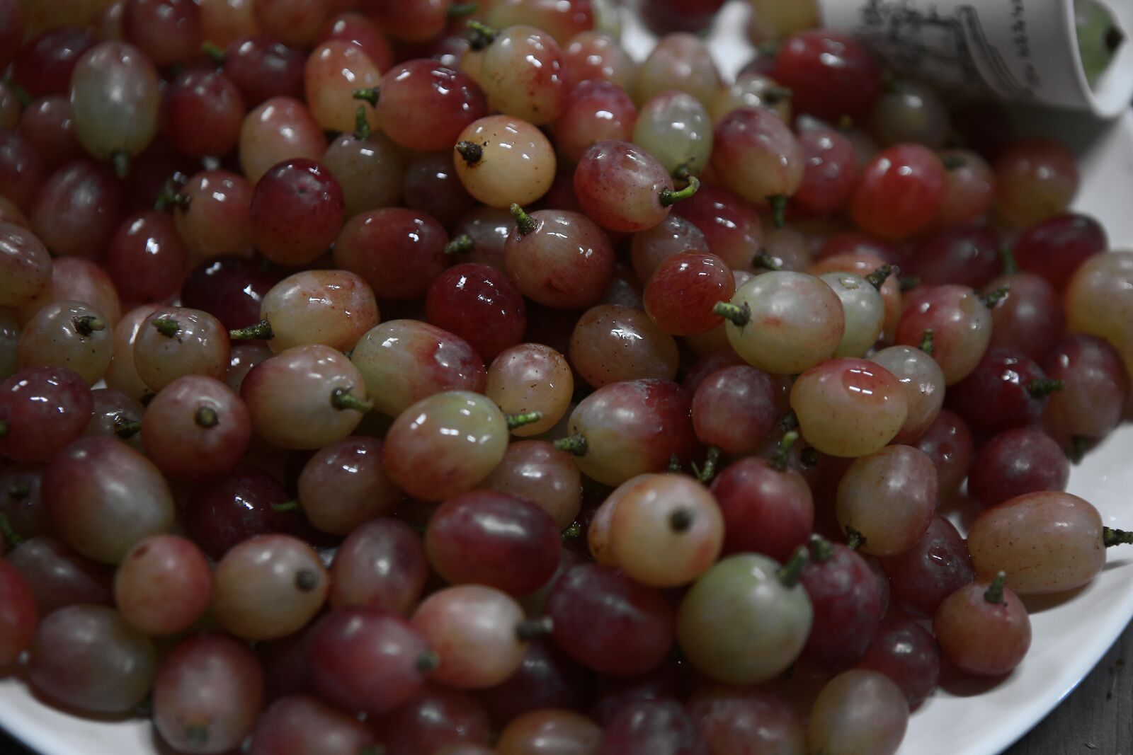 Canon EOS 6D + Canon EF 24-70mm F2.8L USM sample photo. Grapes, nature, fruit photography