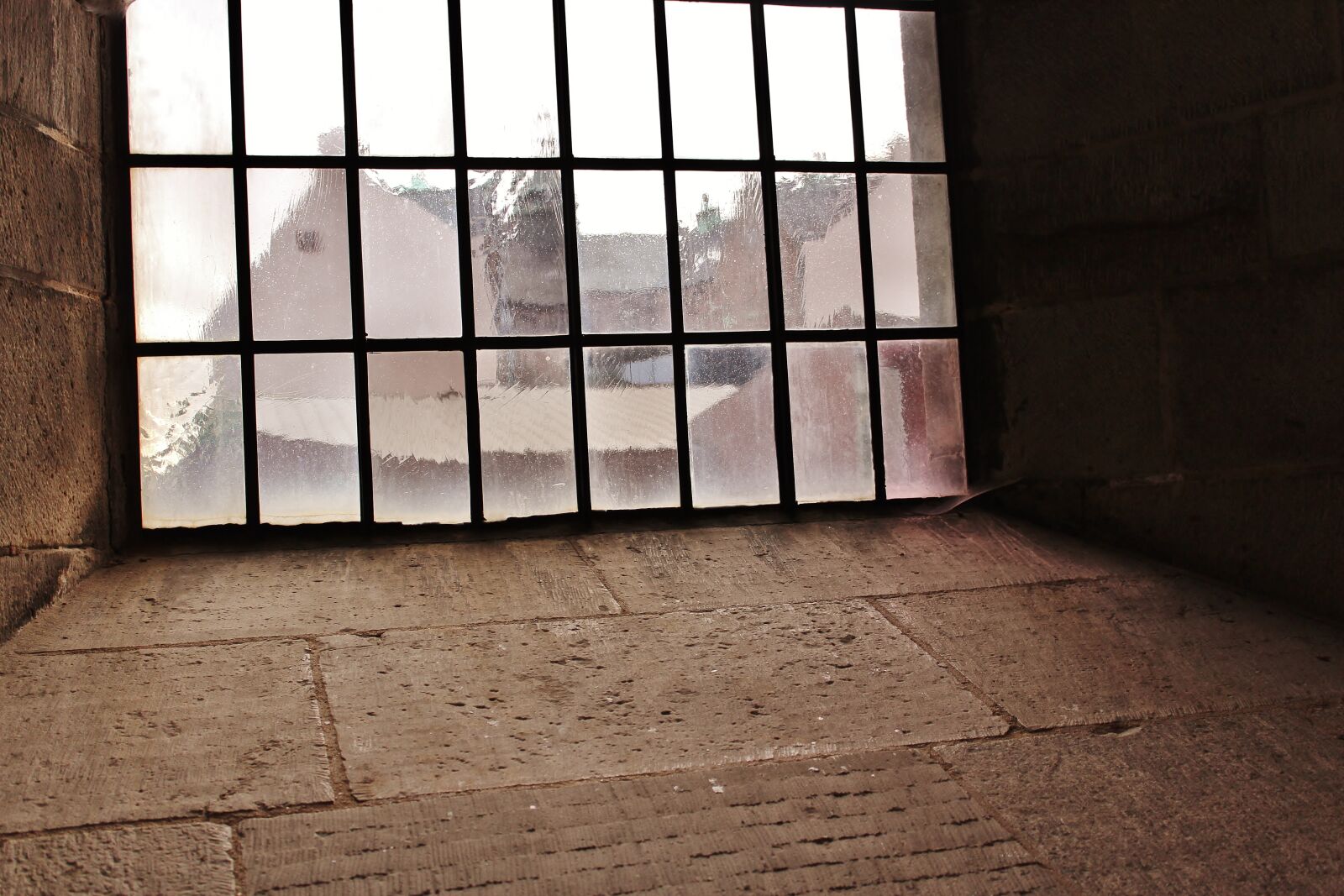 Canon EOS 1300D (EOS Rebel T6 / EOS Kiss X80) sample photo. Window, church, lund photography