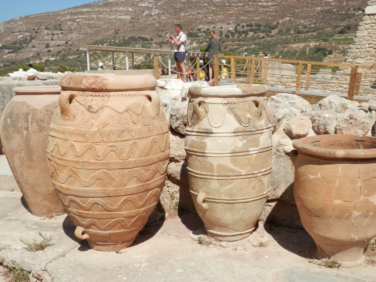 Olympus SZ-14 sample photo. Knossos, amphora, monuments photography
