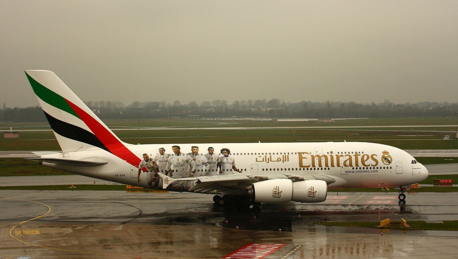 Canon EOS 1000D (EOS Digital Rebel XS / EOS Kiss F) sample photo. Emirates, a380, aircraft photography