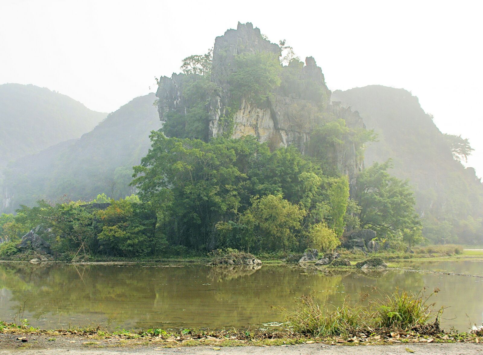 Pentax K200D sample photo. Viet nam, hoa-lu, landscape photography