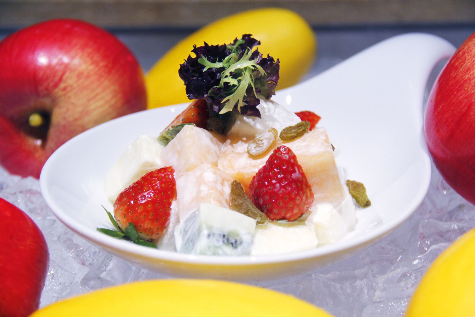 Canon EOS 550D (EOS Rebel T2i / EOS Kiss X4) sample photo. Fruit, salad, strawberry photography