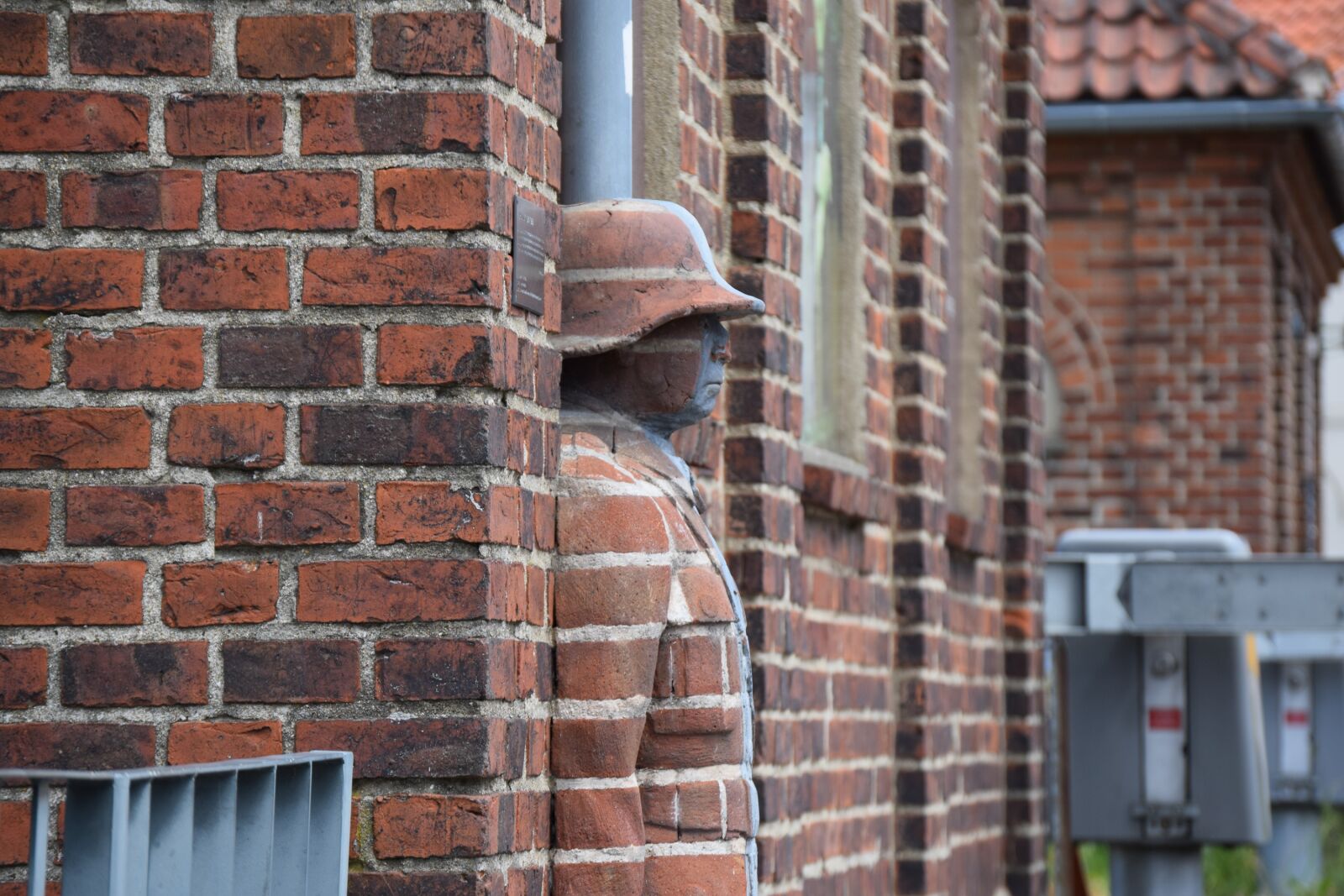 Nikon D3300 sample photo. Statue, camouflage, hidden photography