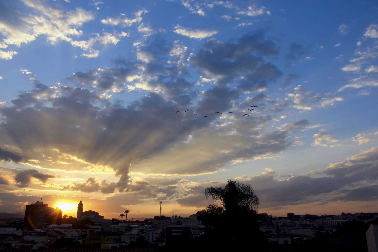 Canon EF-S 18-135mm F3.5-5.6 IS sample photo. Sunrise, sky, horizon photography