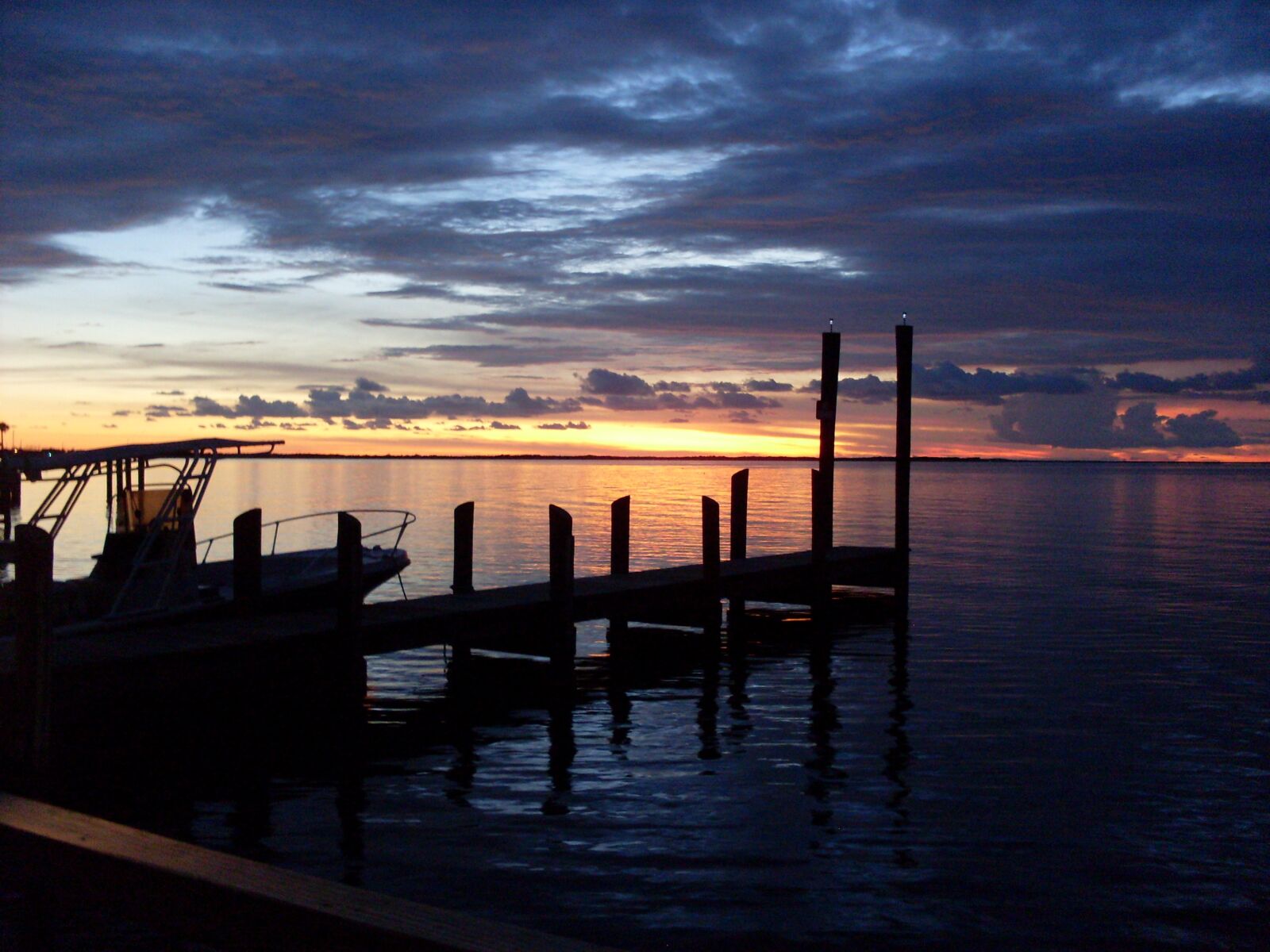 Samsung KENOX S760  / Samsung S760 sample photo. Sunset, boat, sea photography