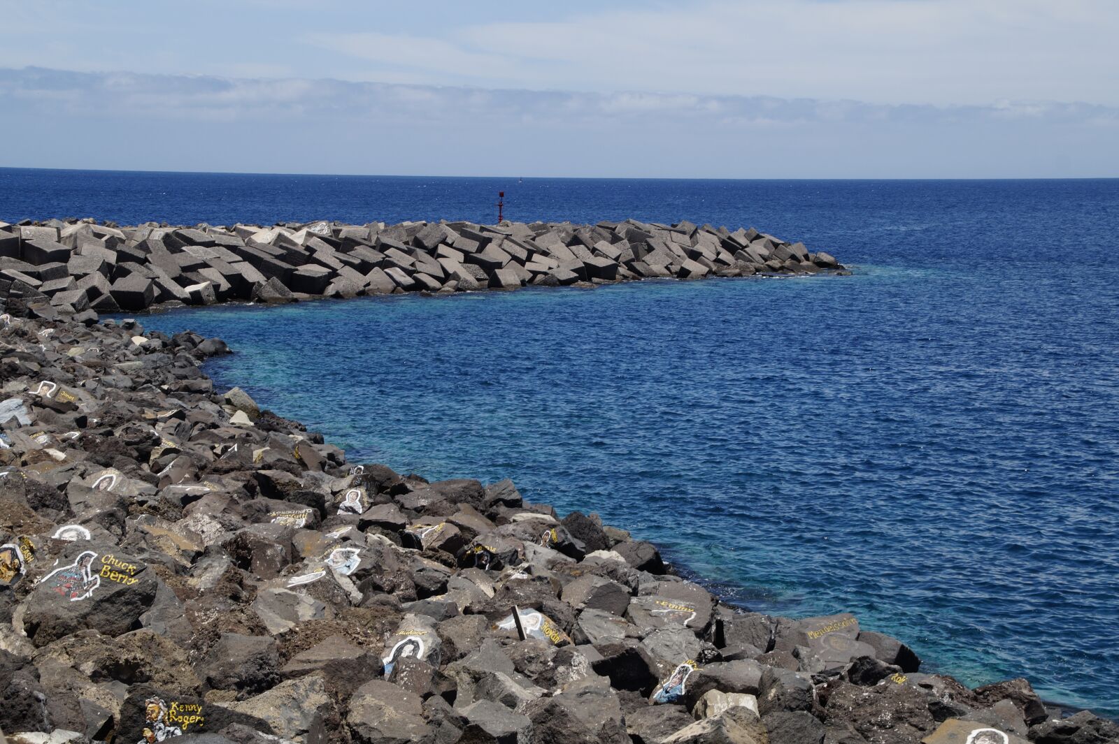 Sony SLT-A58 sample photo. Painted stones, stones, shore photography