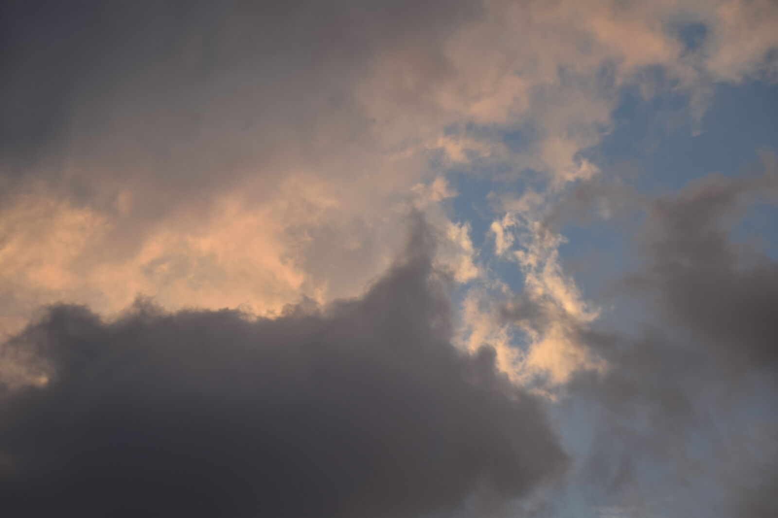 Nikon AF-S DX Nikkor 18-135mm F3.5-5.6G ED-IF sample photo. Blue, sky, clouds, day photography