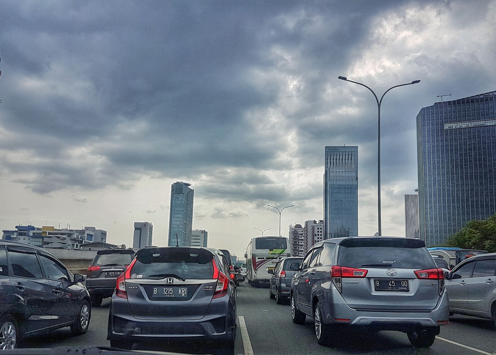 Samsung Galaxy S7 Edge sample photo. Cloud, cloudy, morning, traffic photography