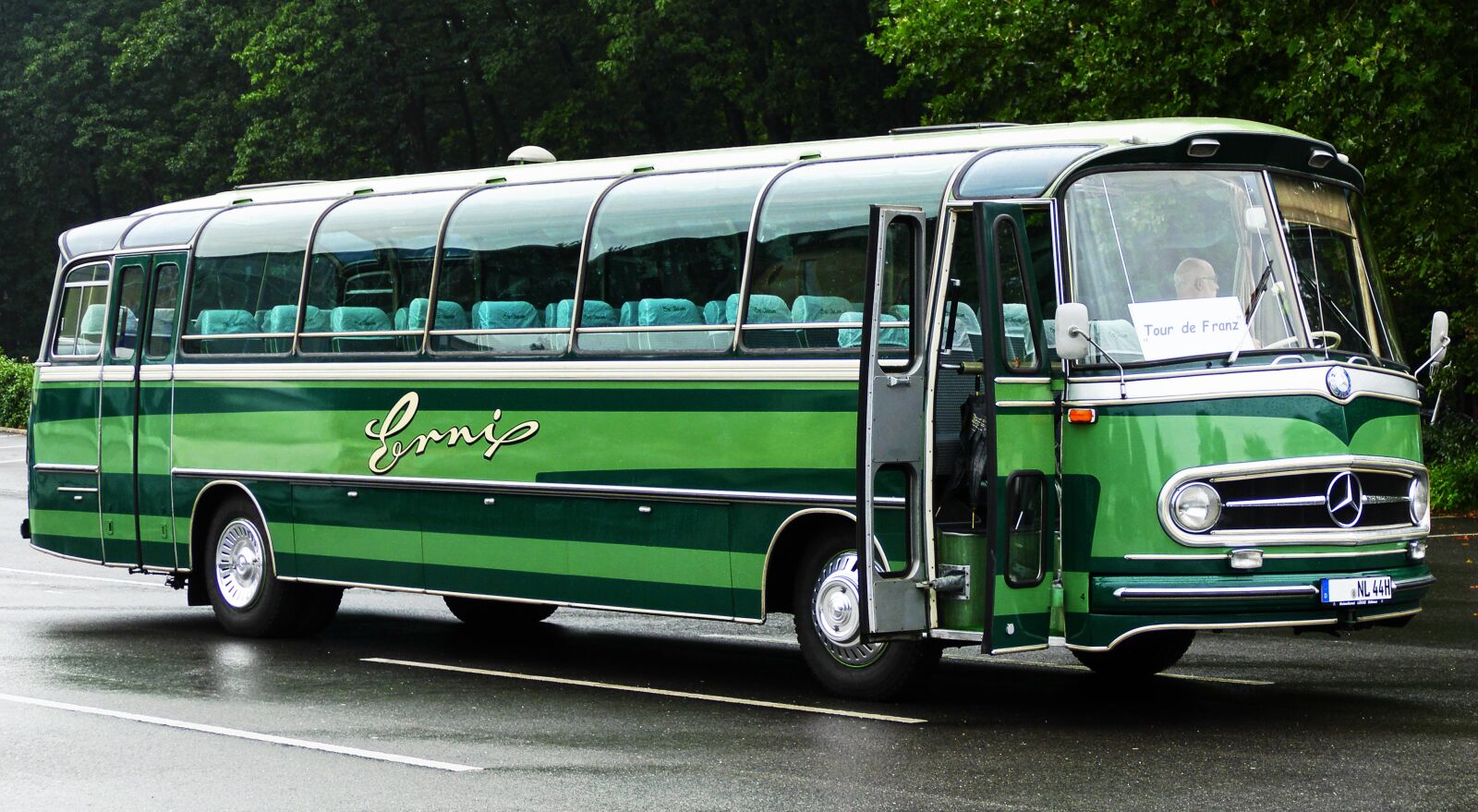 Panasonic Lumix DMC-FZ1000 sample photo. Oldtimer, mercedes, bus photography