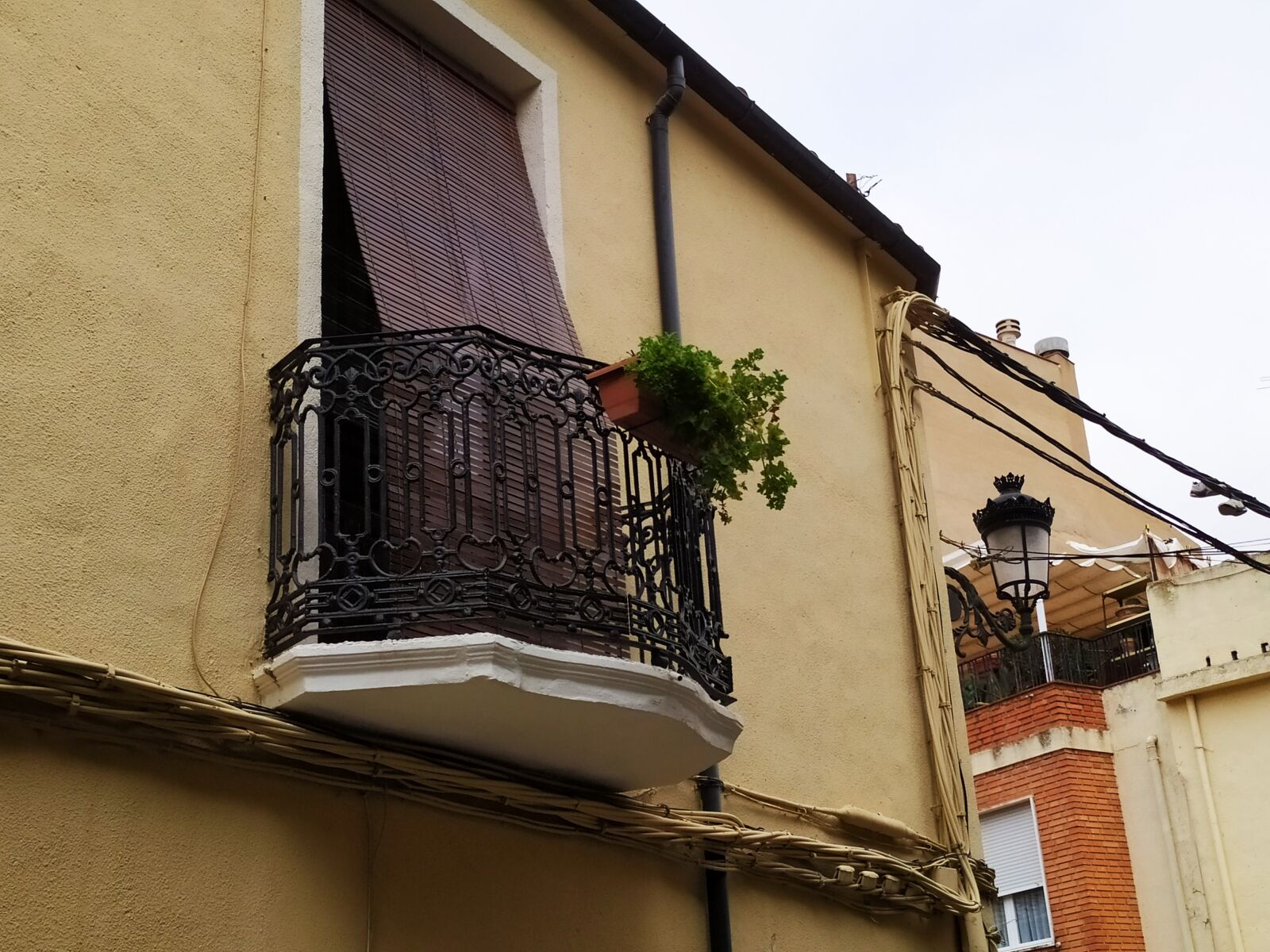 Xiaomi Redmi Note 7 sample photo. Terrace, house, old photography