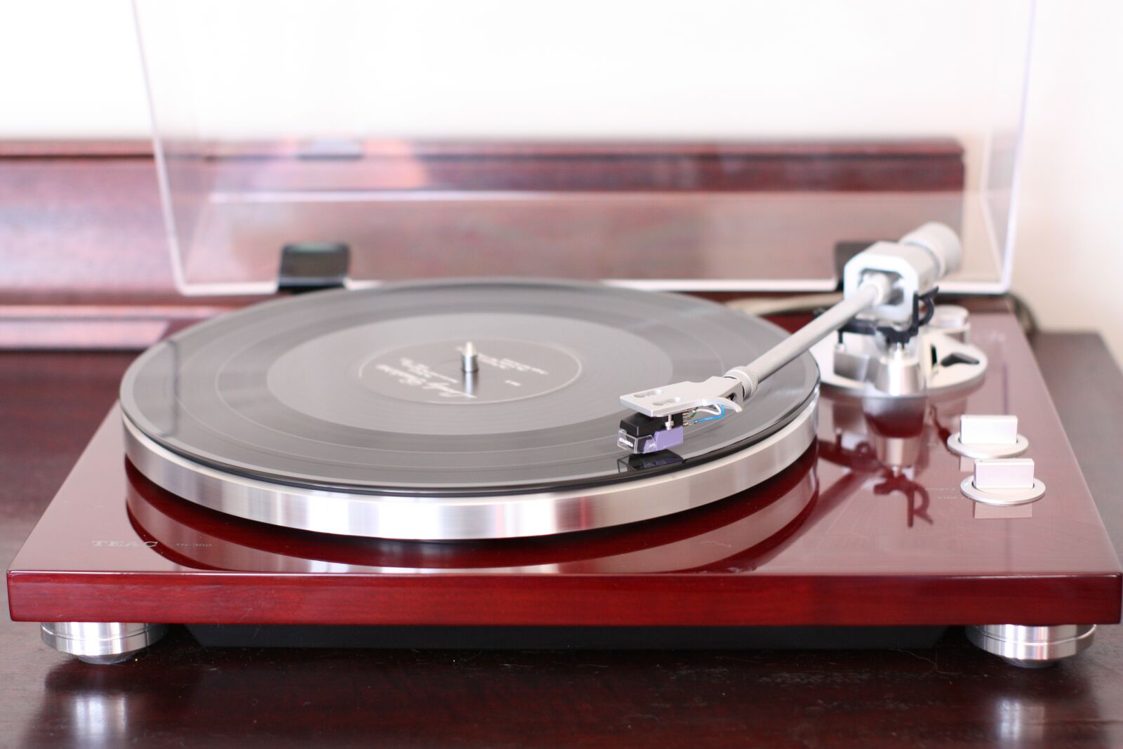 Canon EOS 450D (EOS Rebel XSi / EOS Kiss X2) sample photo. Record player, teac, music photography