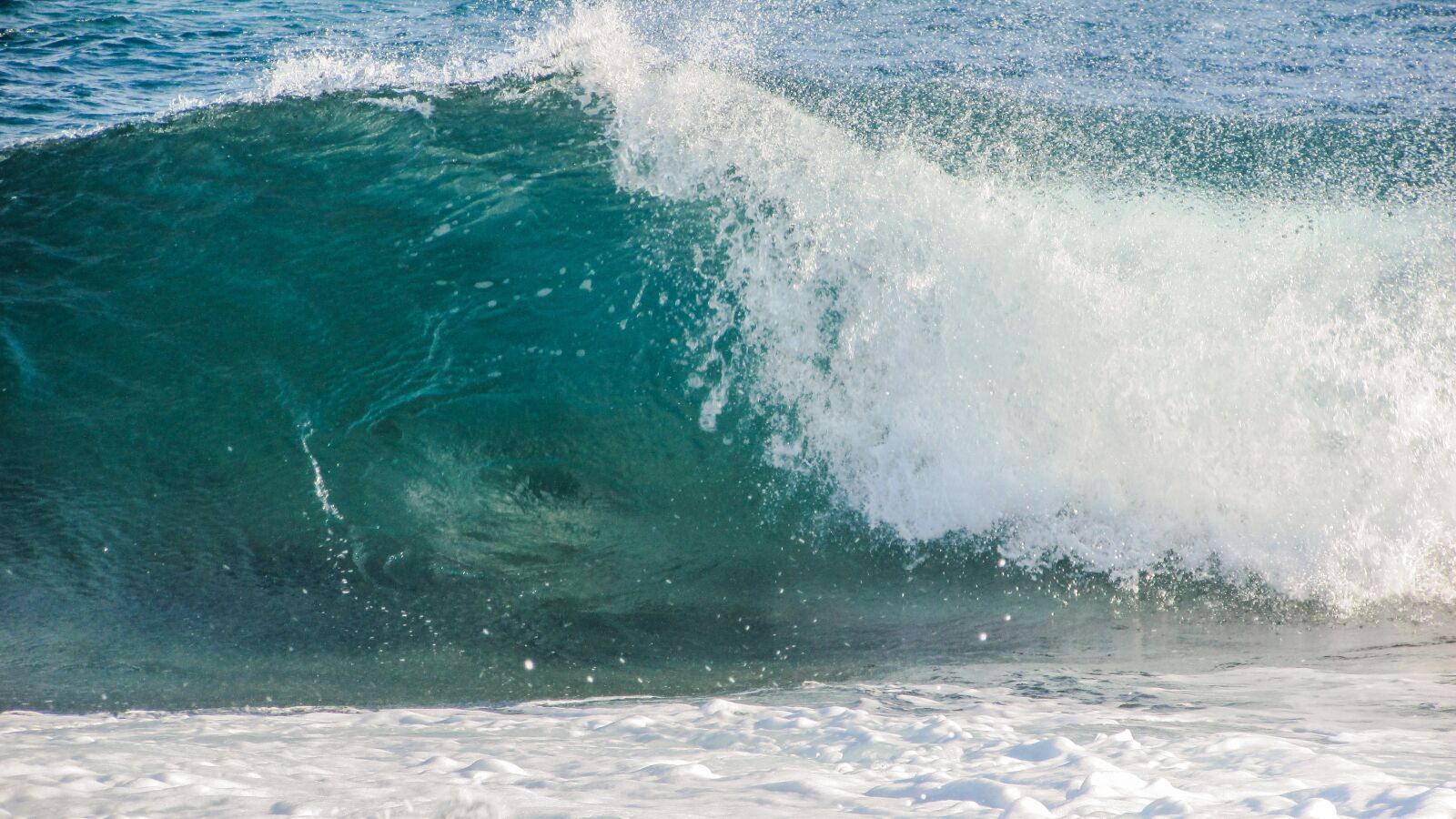 Canon PowerShot SX400 IS sample photo. Wave, smashing, sea photography