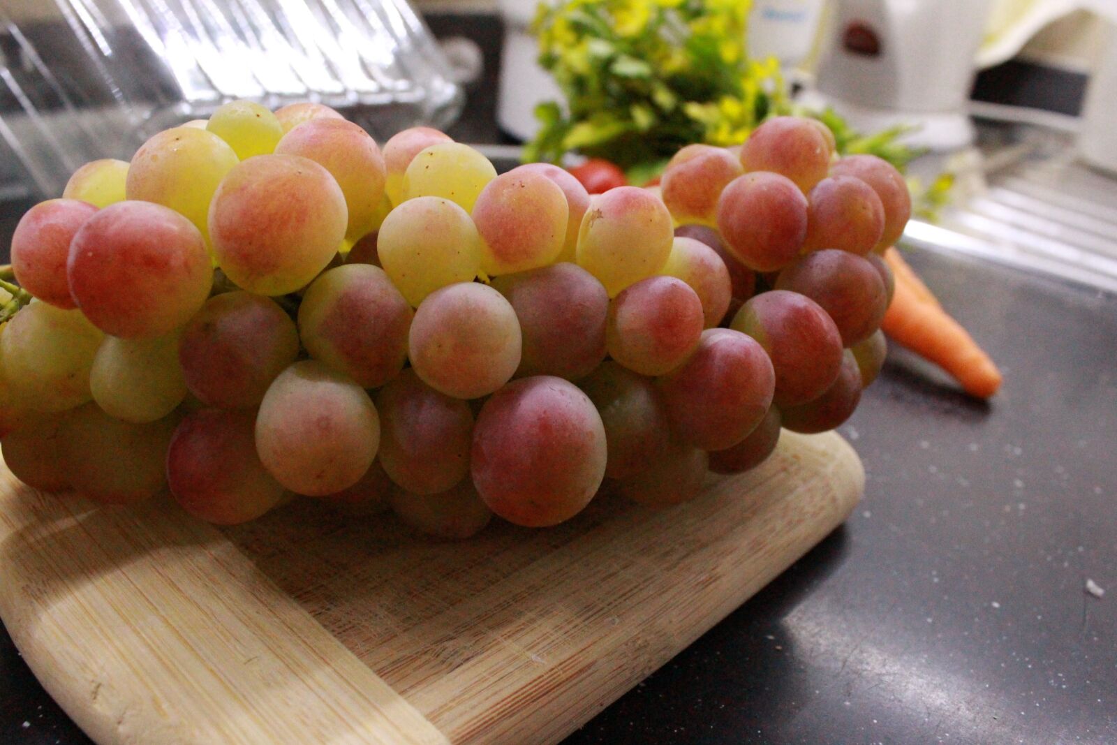 Canon EOS 700D (EOS Rebel T5i / EOS Kiss X7i) sample photo. Raisin, red grape, carrot photography