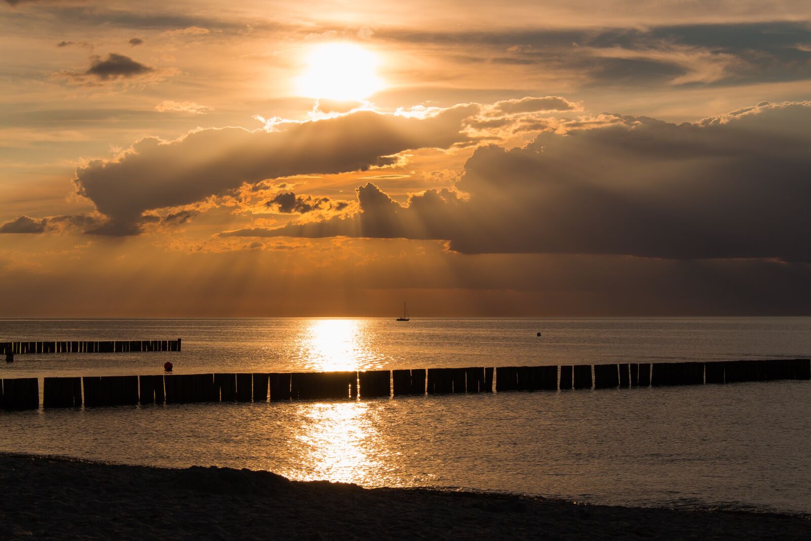 Canon EOS 700D (EOS Rebel T5i / EOS Kiss X7i) sample photo. Sunset, sea, sunset sea photography