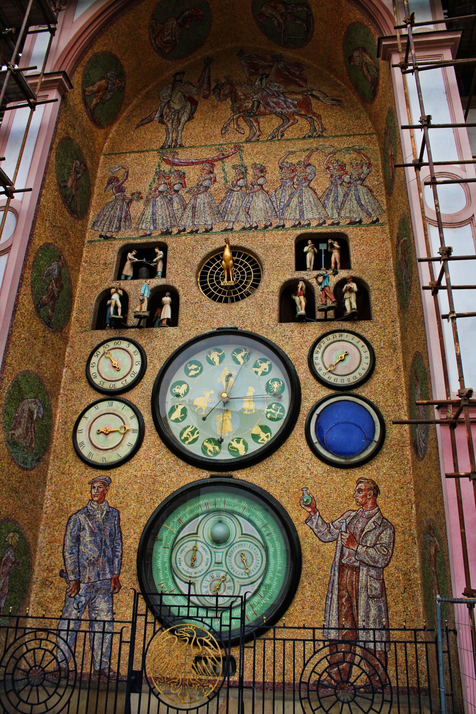 Canon EOS 1300D (EOS Rebel T6 / EOS Kiss X80) sample photo. The astronomical clock, olomouc photography