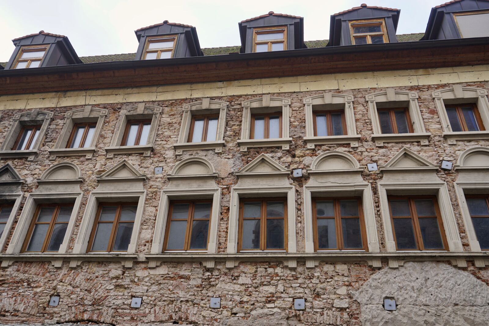Sony a6500 sample photo. Old, house, lapsed photography