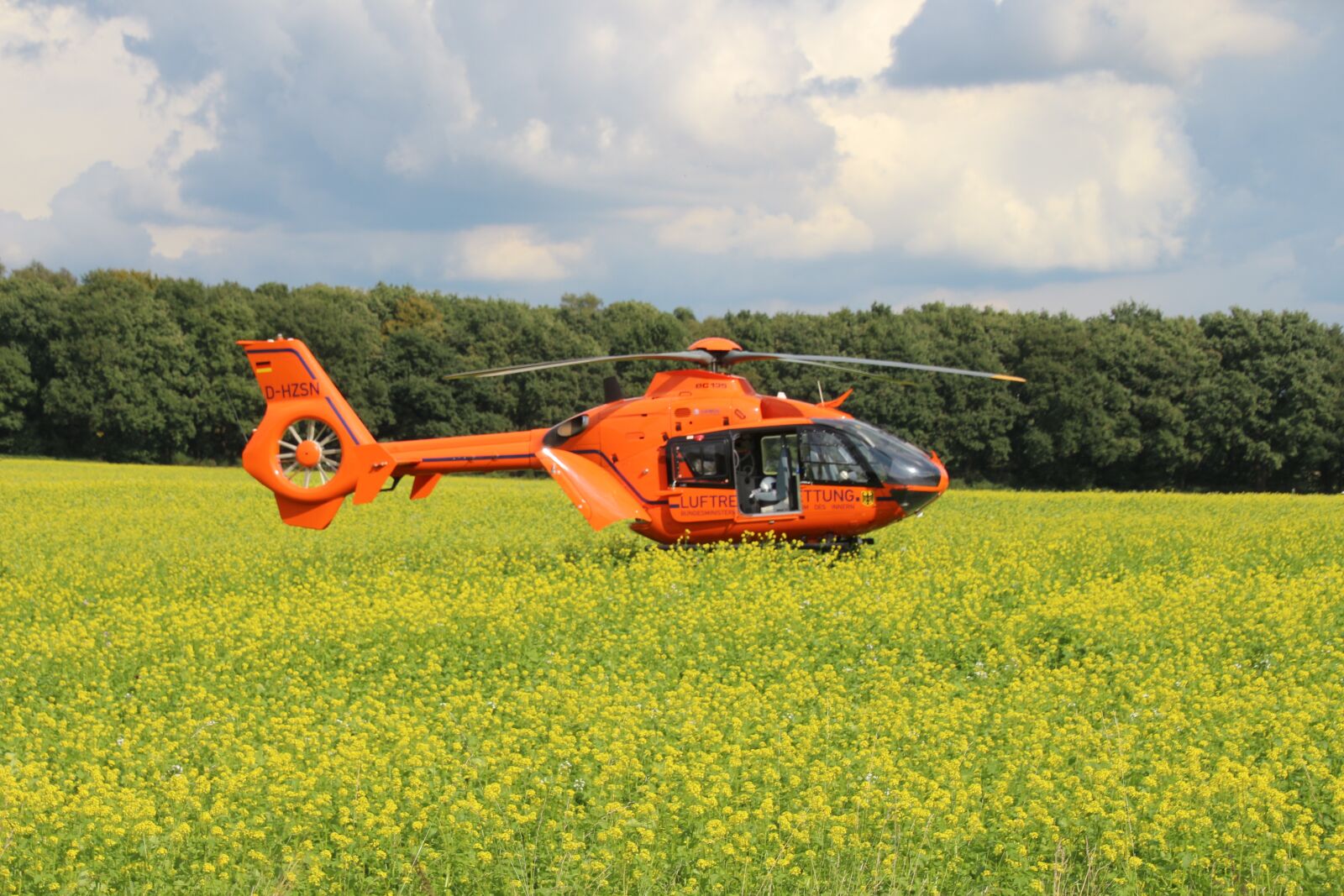 Canon EOS 700D (EOS Rebel T5i / EOS Kiss X7i) sample photo. Accident, air rescue, helicopter photography