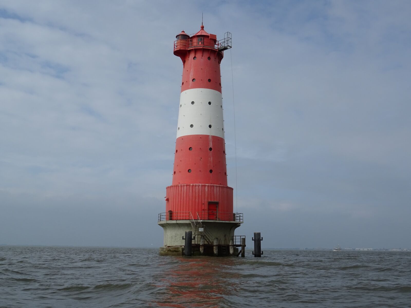 Sony DSC-HX60 sample photo. Lighthouse, sea, waters photography