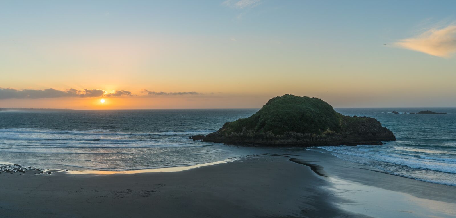 Sony FE 28mm F2 sample photo. New plymouth, new zealand photography