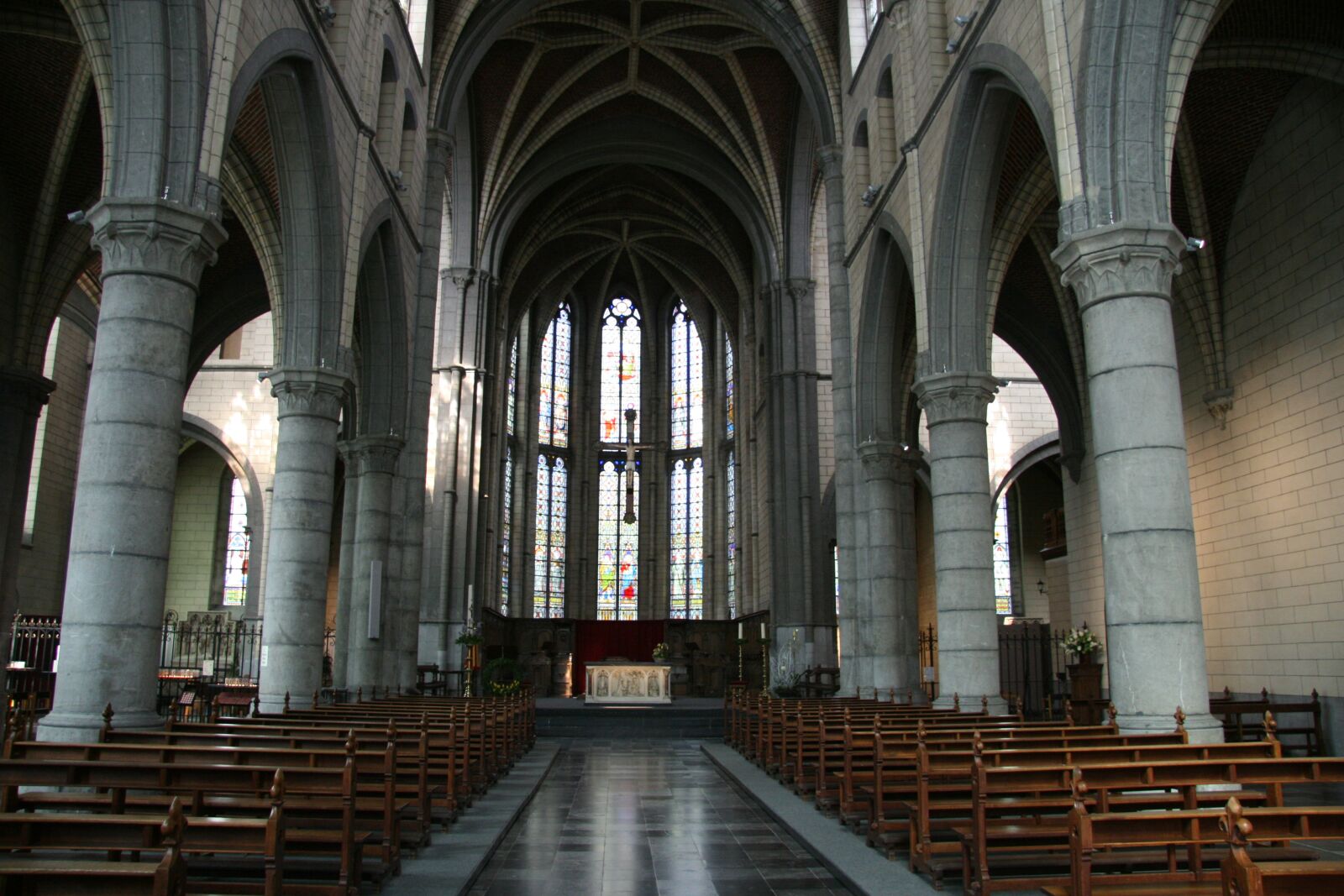 Canon EOS 400D (EOS Digital Rebel XTi / EOS Kiss Digital X) sample photo. Church, basilica, belgium photography