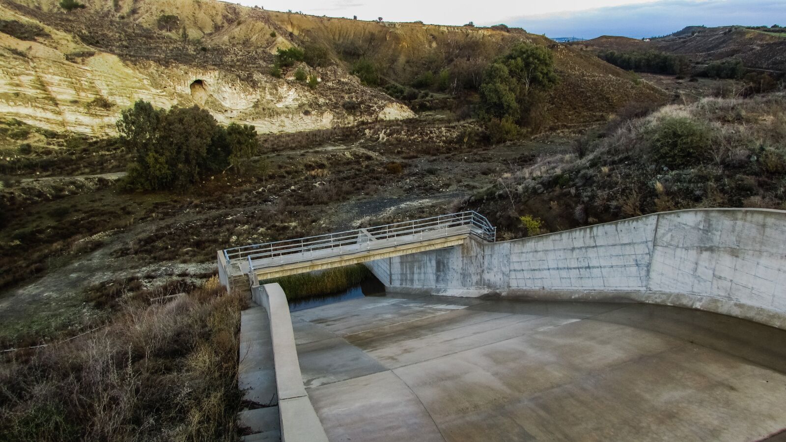 Canon PowerShot SX400 IS sample photo. Dam, overflow, landscape photography