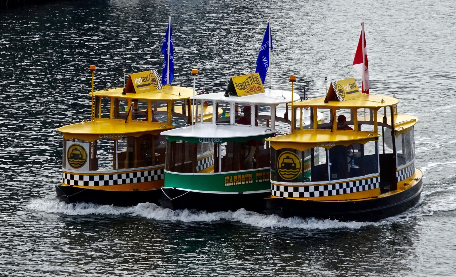 Sony Cyber-shot DSC-HX90V sample photo. Water taxi, boats, transportation photography