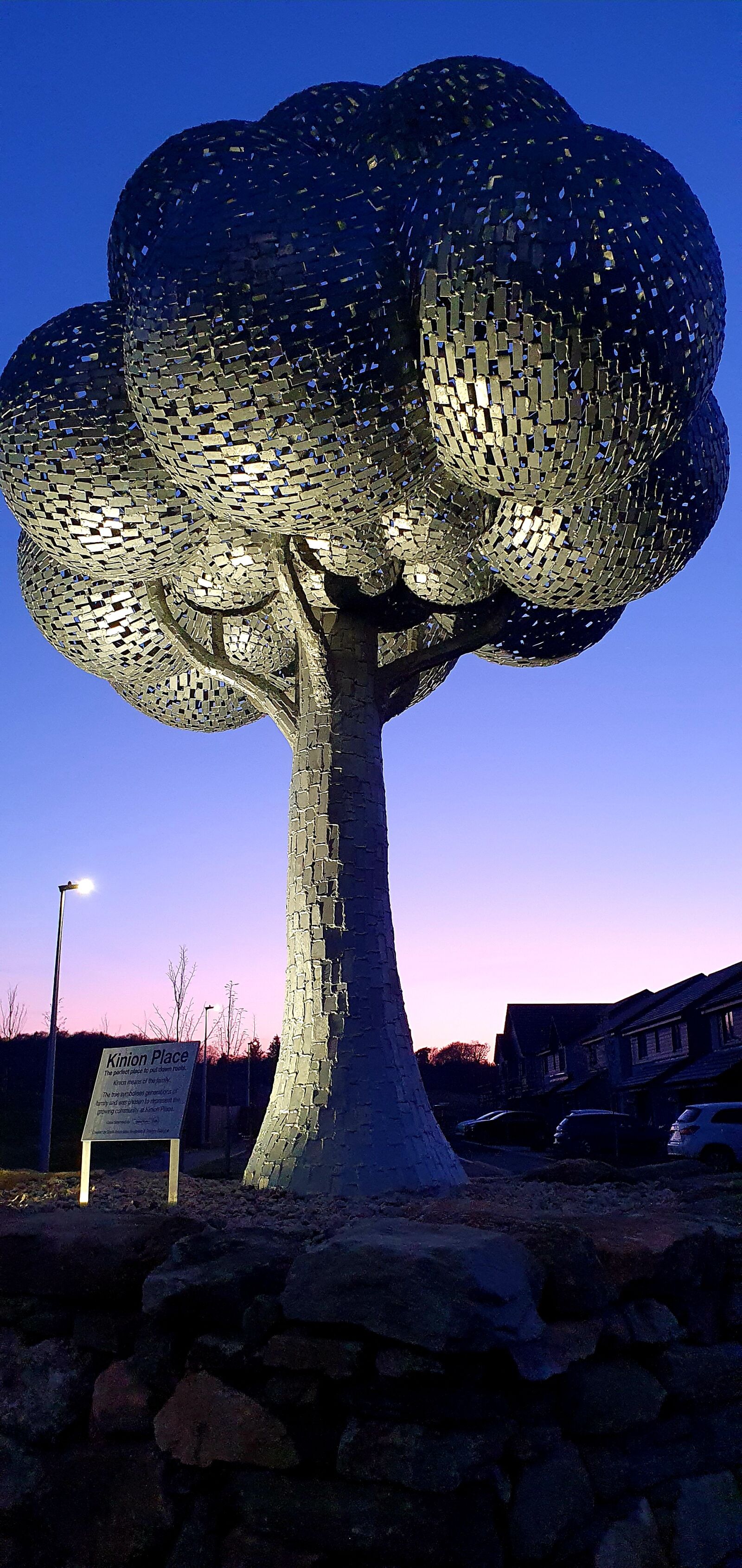 Samsung Galaxy S10+ sample photo. Aberdeen, tree, sculpture photography