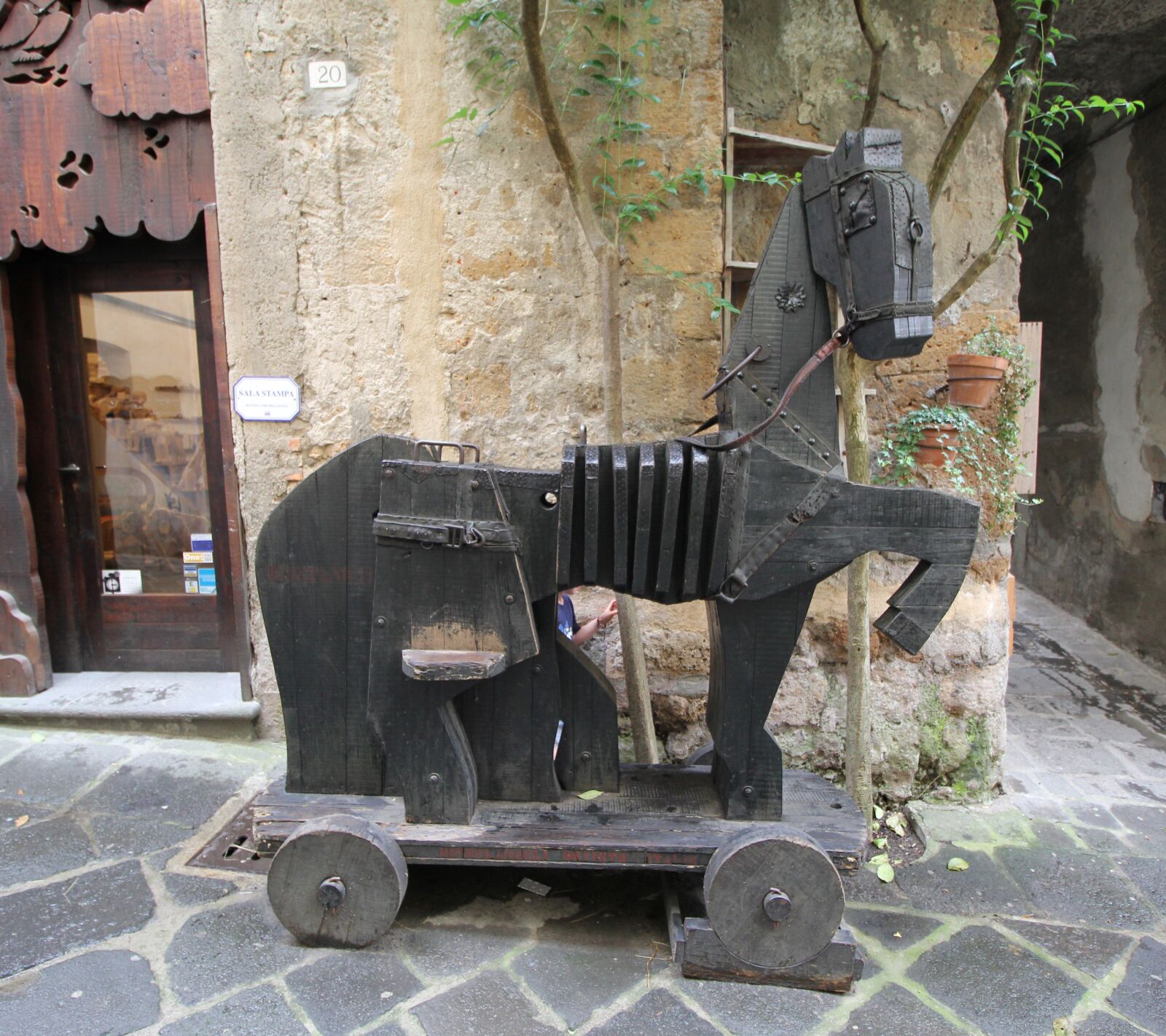 Canon EOS 550D (EOS Rebel T2i / EOS Kiss X4) sample photo. Horse, image, wood photography
