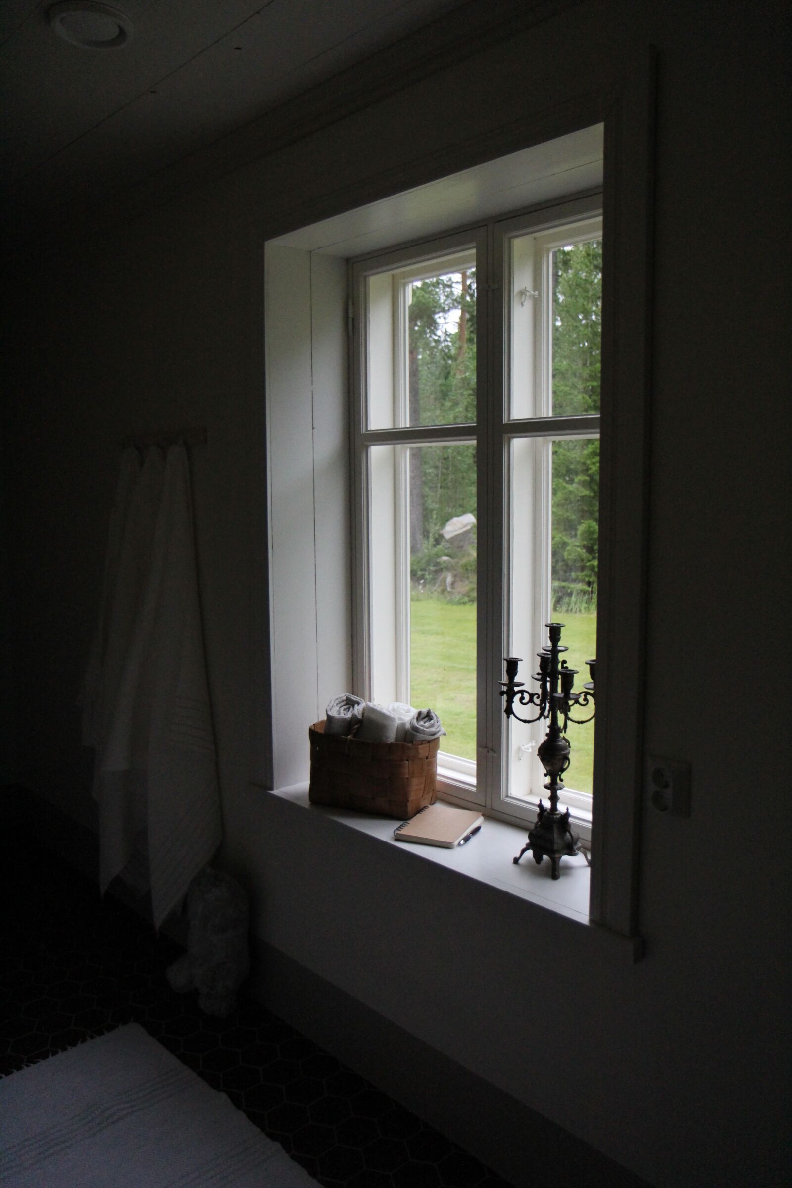 Canon EOS 60D sample photo. Window, country home, house photography